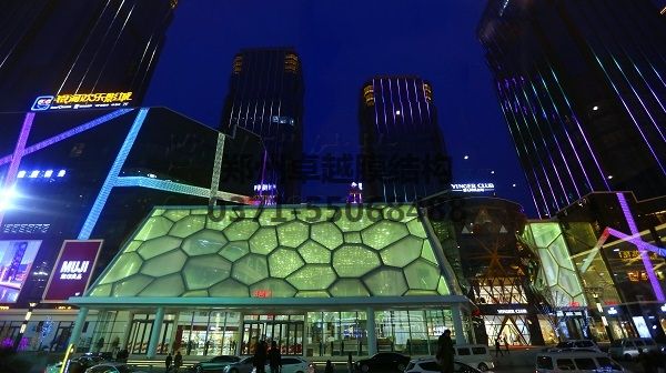 商場(chǎng)外立面整體膜結構夜間實(shí)景二