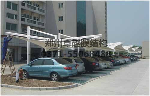 某小區膜結構車(chē)棚造型優(yōu)美