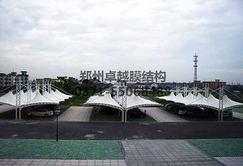 大型停車(chē)場(chǎng)建設膜結構車(chē)棚性?xún)r(jià)比更高