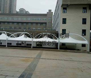 開(kāi)封地下車(chē)庫出入口膜結構雨棚