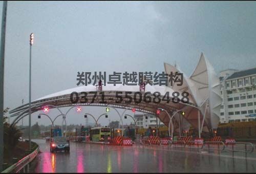 青陽(yáng)收費站膜結構雨棚造型藝術(shù)自潔性好