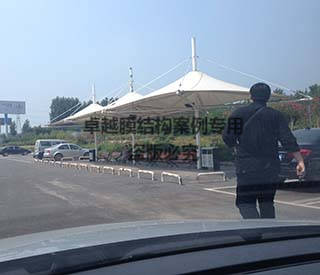濮陽(yáng)高速路口景觀(guān)膜結構遮陽(yáng)棚
