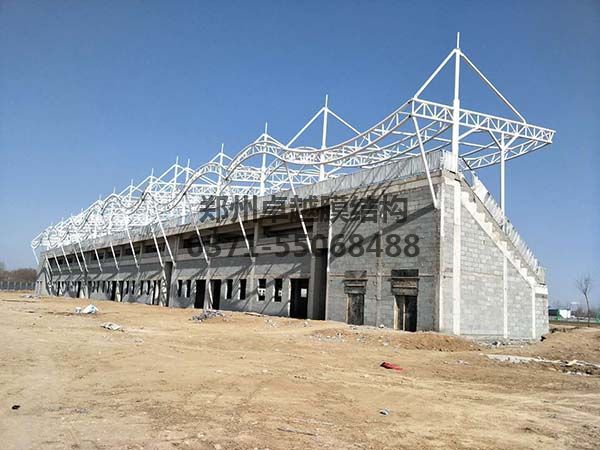 三門(mén)峽社會(huì )管理學(xué)院膜結構看臺罩棚鋼構背面照