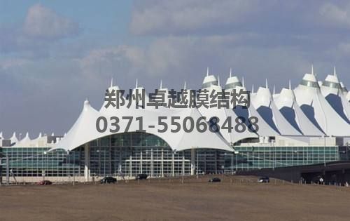 膜結構屋蓋是丹佛國際機場(chǎng)候機亭的一大特點(diǎn)