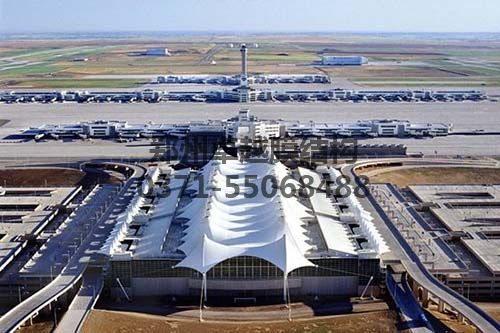 鳥(niǎo)瞰丹佛國際機場(chǎng)面積非常大