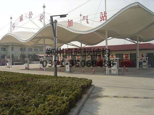 一個(gè)典型的索膜結構加氣站