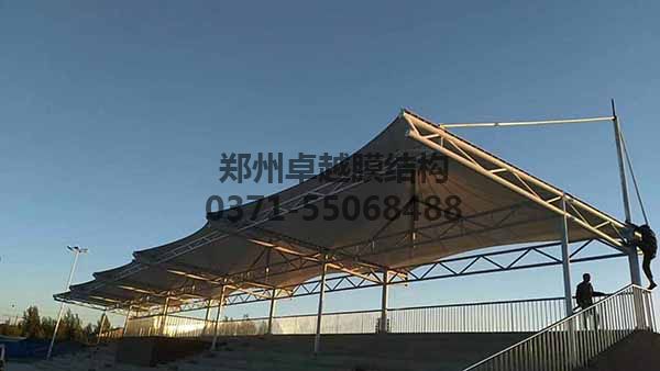 張家口張北高中操場(chǎng)膜結構看臺完工照