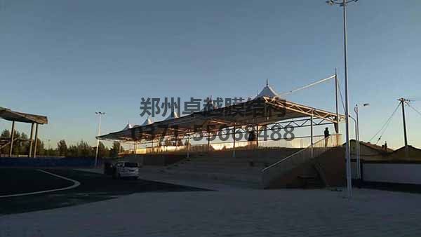 張家口張北高中操場(chǎng)膜結構看臺完工照