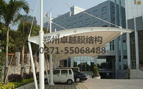 某商場(chǎng)前的膜結構車(chē)棚