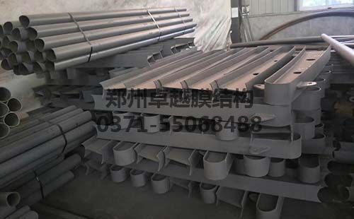 加工完成的膜結構車(chē)棚鋼構件