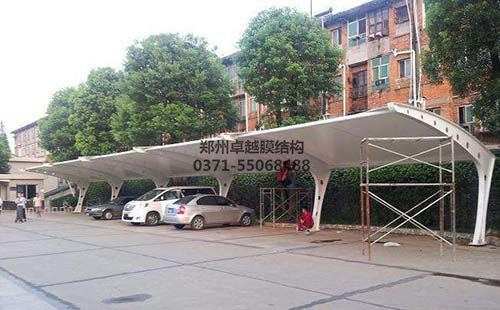 某小區的膜結構車(chē)棚