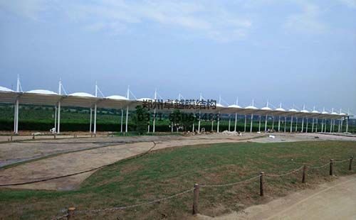 鄭州可潤農莊膜結構車(chē)棚