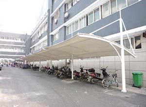 濮陽(yáng)<font color='red'>膜結構車(chē)棚</font>【廠(chǎng)家直銷(xiāo)】濮陽(yáng)膜結構停車(chē)棚,張拉膜車(chē)棚