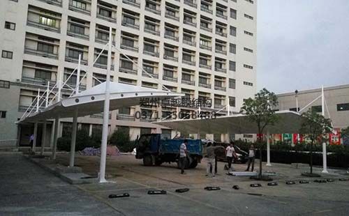 南陽(yáng)鑫磊森林湖膜結構車(chē)棚