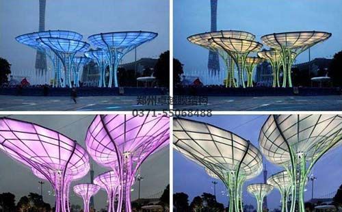 景觀(guān)膜結構夜間搭配燈光藝術(shù)性更強