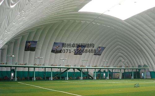 安裝并充氣完成的充氣膜結構內部實(shí)拍