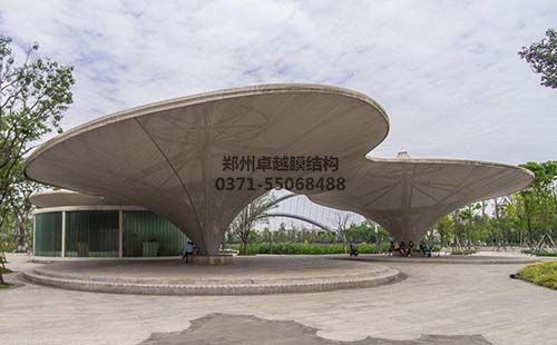 膜結構景觀(guān)是按照膜材展開(kāi)面積計算