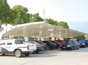 陽(yáng)泉<font color='red'>膜結構車(chē)棚</font>【廠(chǎng)家直銷(xiāo)】陽(yáng)泉膜結構停車(chē)棚,張拉膜車(chē)棚