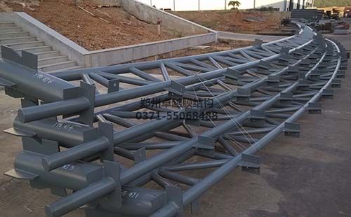 工廠(chǎng)加工完成的管桁架