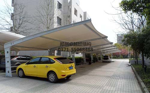 某小區膜結構車(chē)棚實(shí)拍
