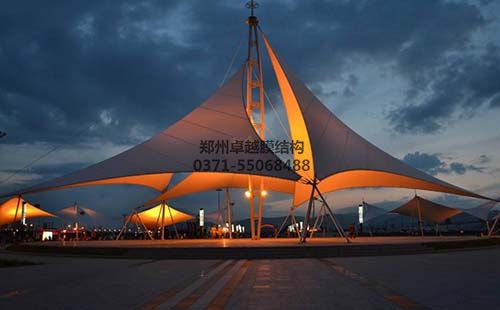 配合燈光的膜結構景觀(guān)夜間效果