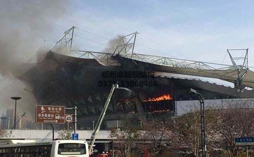 上海虹口足球場(chǎng)火災現場(chǎng)圖片