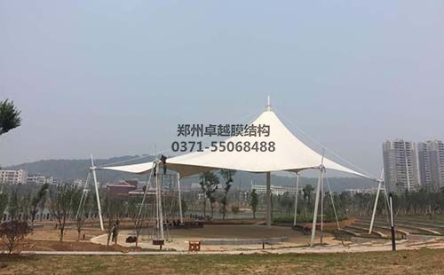 膜結構遮陽(yáng)棚具有景觀(guān)效果