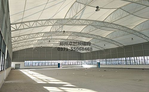 膜結構建筑內部光線(xiàn)柔和充足