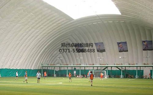 充氣膜足球場(chǎng)內部實(shí)拍圖