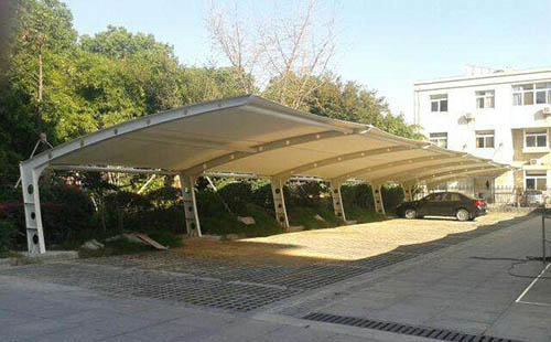 河南龍昌機械制造有限公司停車(chē)棚