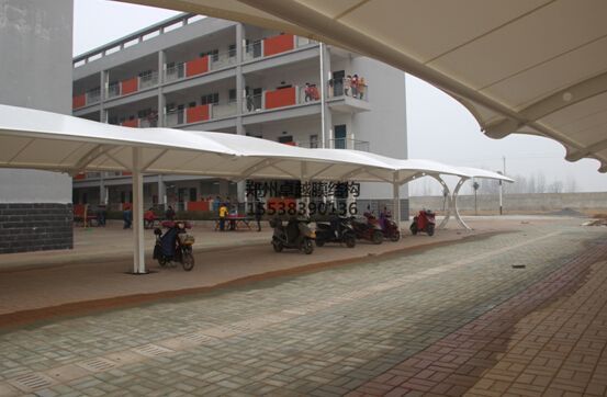 保山<font color='red'>膜結構車(chē)棚</font>【達灣食品等】施工案例