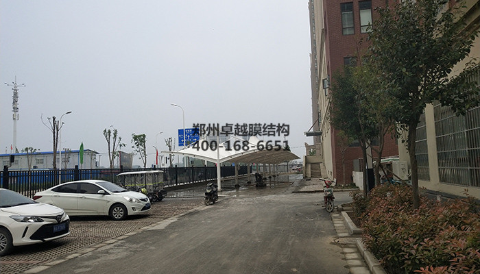 鄭州中某縣晨陽(yáng)路小學(xué)膜結構汽車(chē)棚