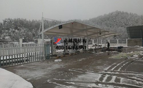 信陽(yáng)羅山服務(wù)區<font color='red'>膜結構車(chē)棚</font>/頂棚工程動(dòng)態(tài)