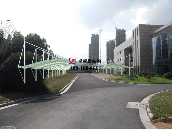    懷化<font color='red'>膜結構車(chē)棚</font>【懷化正大有限公司-停車(chē)棚】工程實(shí)例