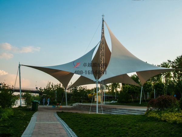 衡陽(yáng)張拉<font color='red'>膜結構景觀(guān)</font>設計施工【案例圖片】 　　
