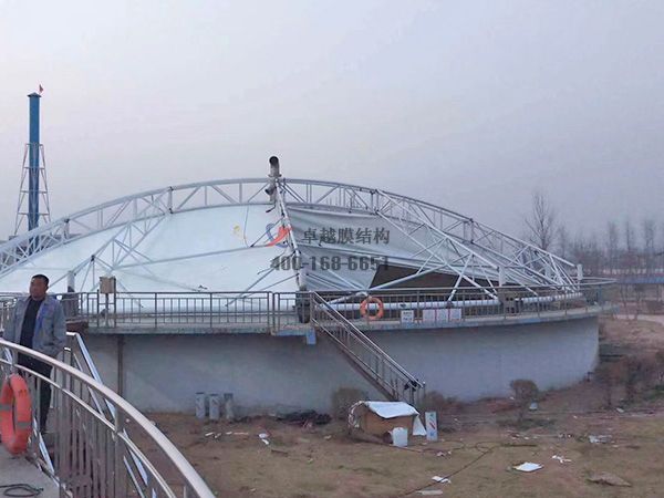 昆明商業(yè)街膜結構遮陽(yáng)棚膜設計案例 　　