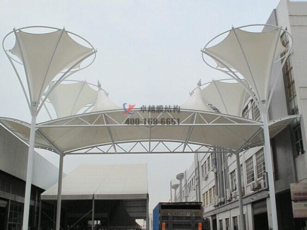 烏魯木齊景觀(guān)<font color='red'>張拉膜結構</font>遮陽(yáng)棚【生產(chǎn)廠(chǎng)家】