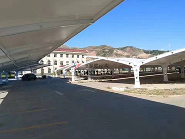 成都<font color='red'>膜結構車(chē)棚</font>【廠(chǎng)家直銷(xiāo)】