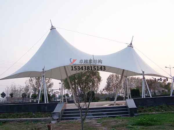 許昌景觀(guān)<font color='red'>張拉膜結構</font>遮陽(yáng)棚【生產(chǎn)廠(chǎng)家】