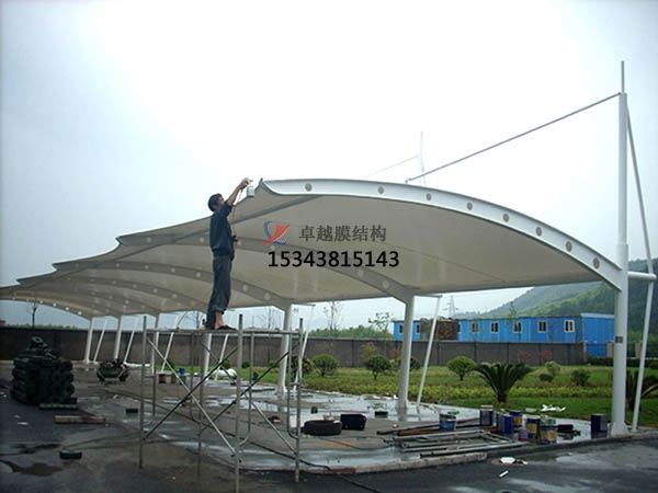 郴州<font color='red'>膜結構車(chē)棚</font>【遮陽(yáng)棚廠(chǎng)家】