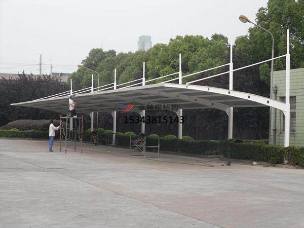 洛川膜結構停車(chē)棚【生產(chǎn)銷(xiāo)售】遮陽(yáng)棚雨棚
