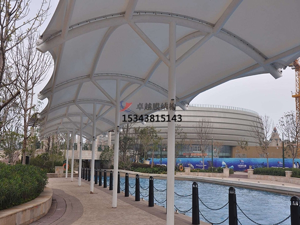 鄭州膜結構來(lái)為你介紹<font color='red'>膜結構車(chē)棚</font>的幾大特點(diǎn) 　　