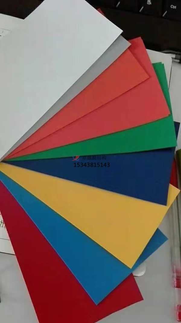 商業(yè)廣場(chǎng)<font color='red'>張拉膜結構</font>景觀(guān)搭建