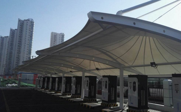 定制<font color='red'>膜結構車(chē)棚</font>什么品牌的膜材料比較好