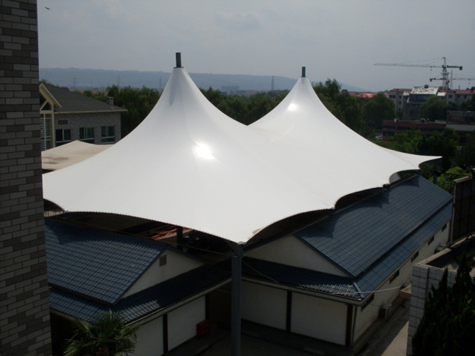 如何節省<font color='red'>膜結構車(chē)棚</font>的維修清理費用