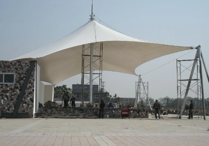 不看不知道，<font color='red'>膜結構車(chē)棚</font>的好處這么多