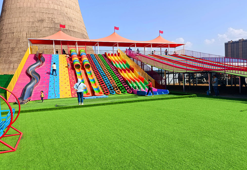 大同滑世界橘紅色<font color='red'>張拉膜結構</font>生產(chǎn)