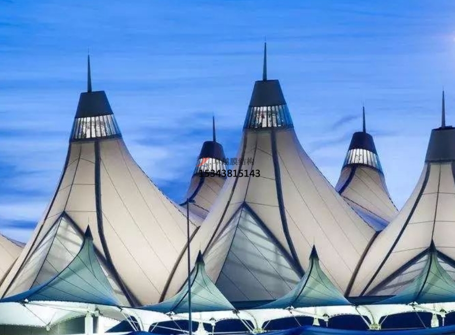 平?jīng)錾虉?chǎng)膜結構 ——平?jīng)瞿そY構公司專(zhuān)業(yè)廠(chǎng)家